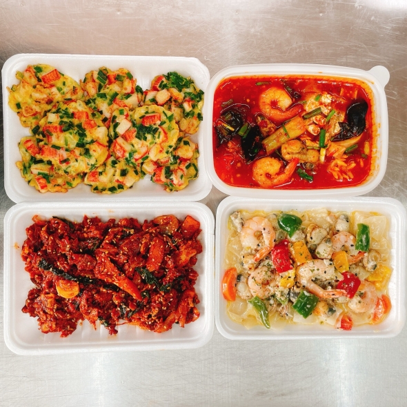 순수한반찬] [캠핑셋트 Ⅰ ]  이모카세 세트 (크림새우가리비버터구이,오돌뼈볶음,짬뽕탕,맛살전)